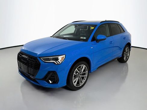 Used 2023 Audi Q3 2.0T Premium w/ Black Optic Sport Package AWD/4WD image 3