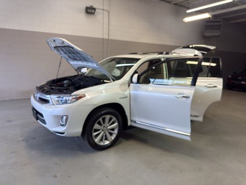 Used 2013 Toyota Highlander Limited AWD/4WD image 9