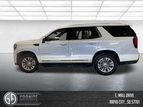 Used 2023 GMC Yukon SLT w/ SLT Luxury Package AWD/4WD image 2