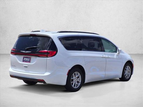 Used 2022 Chrysler Pacifica Touring-L FWD image 5
