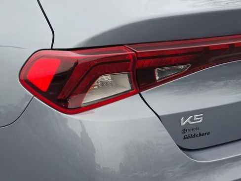 Used 2023 Kia K5 LXS image 32