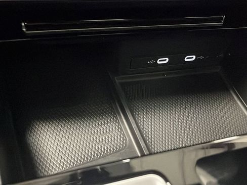 Used 2024 Volkswagen Atlas Cross Sport SEL R-Line AWD/4WD image 32