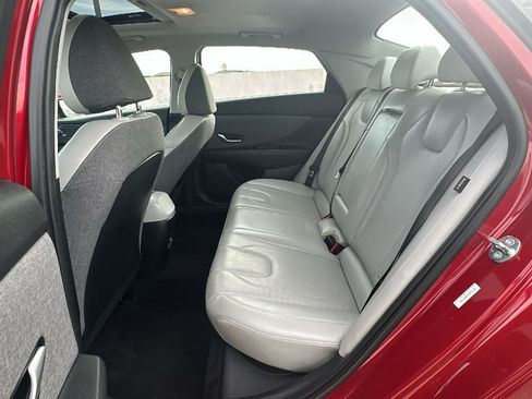 Used 2025 Hyundai Elantra Limited FWD image 33