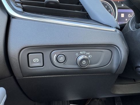 Used 2021 Buick Enclave Premium w/ Sun and Sites Package image 16