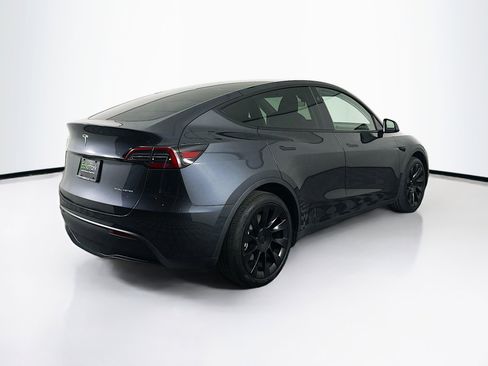 Used 2024 Tesla Model Y Long Range AWD/4WD image 9