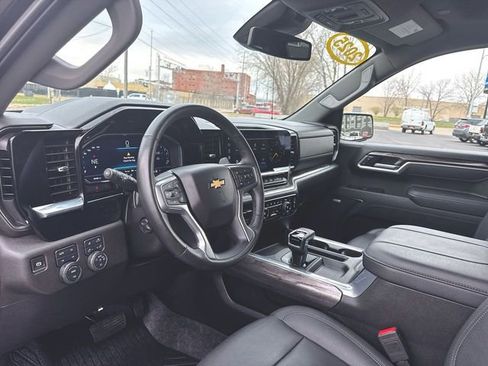 Used 2025 Chevrolet Silverado 1500 LTZ image 10