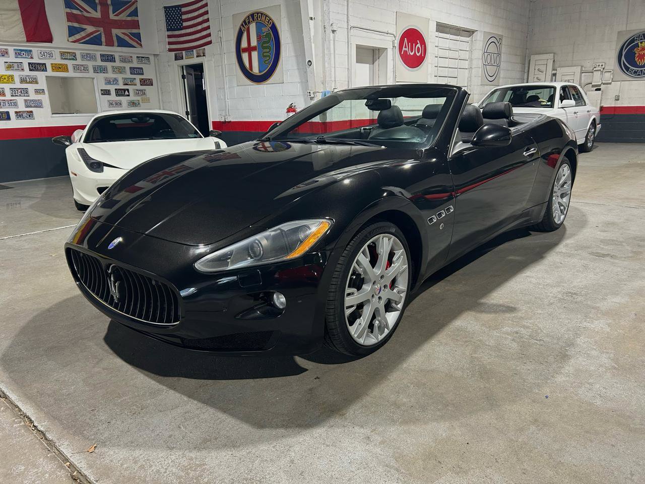 Used 2011 Maserati GranTurismo Convertible RWD image 2