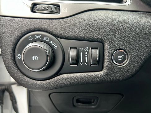 Used 2021 Jeep Cherokee Latitude Lux w/ Sun & Sound Group image 21