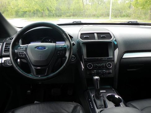 Used 2016 Ford Explorer XLT w/ Equipment Group 202A FWD image 22
