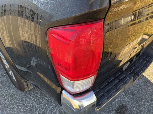 Used 2017 Toyota Tacoma SR5 image 21