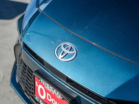 Used 2025 Toyota Camry SE FWD image 3