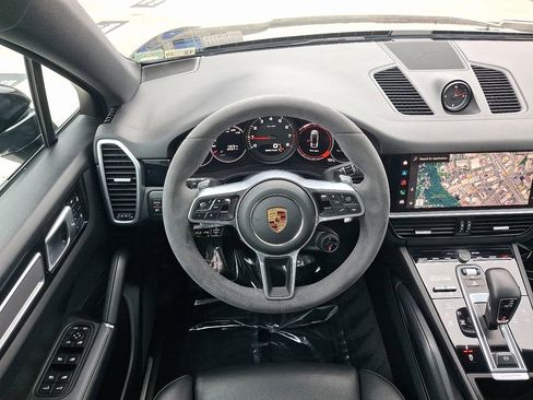 Used 2023 Porsche Cayenne Coupe image 13
