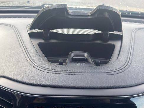 Used 2019 Jeep Cherokee Limited image 26