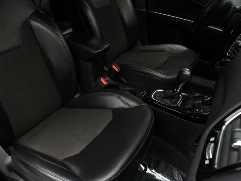 Used 2021 Jeep Compass Latitude AWD/4WD image 27