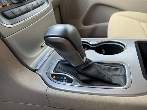 Used 2019 Jeep Grand Cherokee Laredo RWD image 23