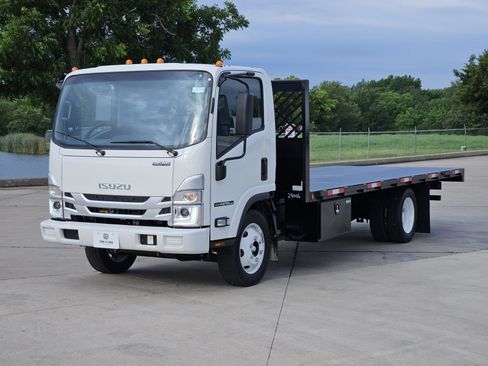 New 2026 Isuzu NPR RWD image 2
