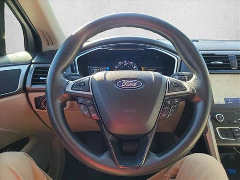 Used 2020 Ford Fusion SE image 19