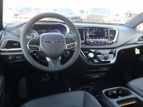 New 2026 Chrysler Pacifica Select image 2