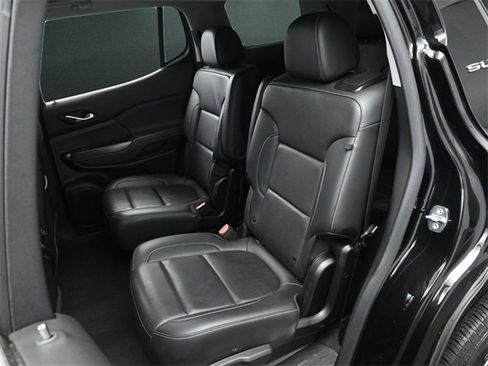 Used 2023 GMC Acadia SLT image 15