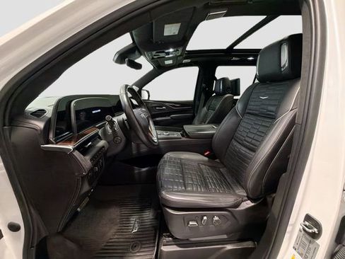 Certified 2022 Cadillac Escalade Sport Platinum w/ Heavy-Duty Trailer Package image 21