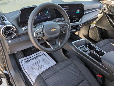 New 2026 Chevrolet Equinox LT image 3