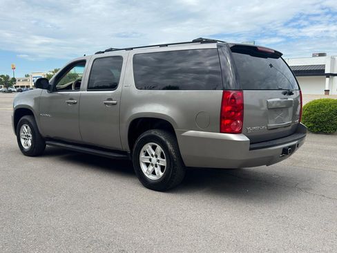 Used 2007 GMC Yukon XL SLT w/ SLT Preferred Equipment Group RWD image 3