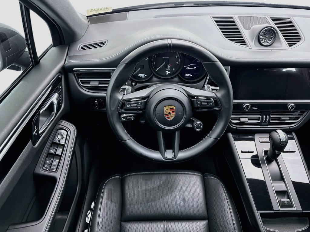 Used 2024 Porsche Macan AWD/4WD image 10