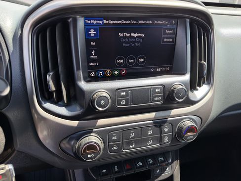 Used 2019 Chevrolet Colorado Z71 AWD/4WD image 18