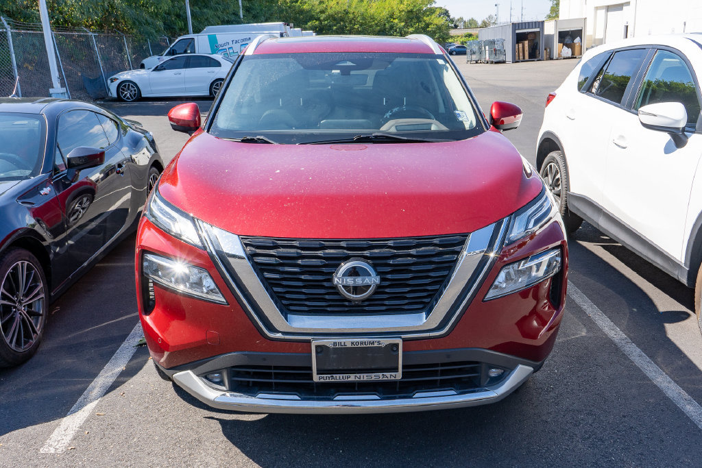 Used 2022 Nissan Rogue Platinum w/ Head-Up Display Package AWD/4WD image 2