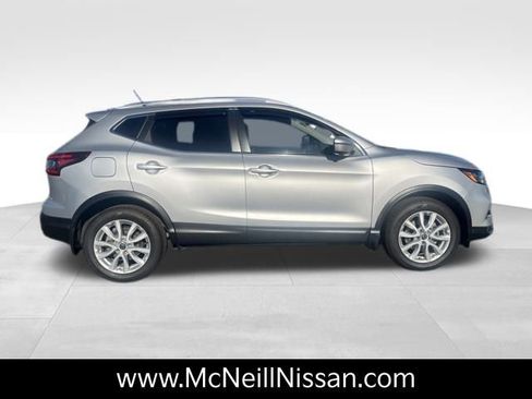 Used 2022 Nissan Rogue Sport SV w/ Technology Package image 9