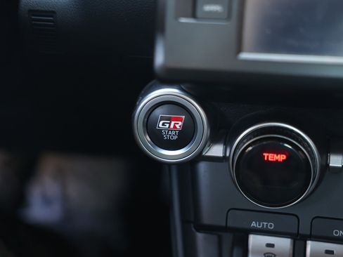 Used 2023 Toyota GR86 Premium image 36