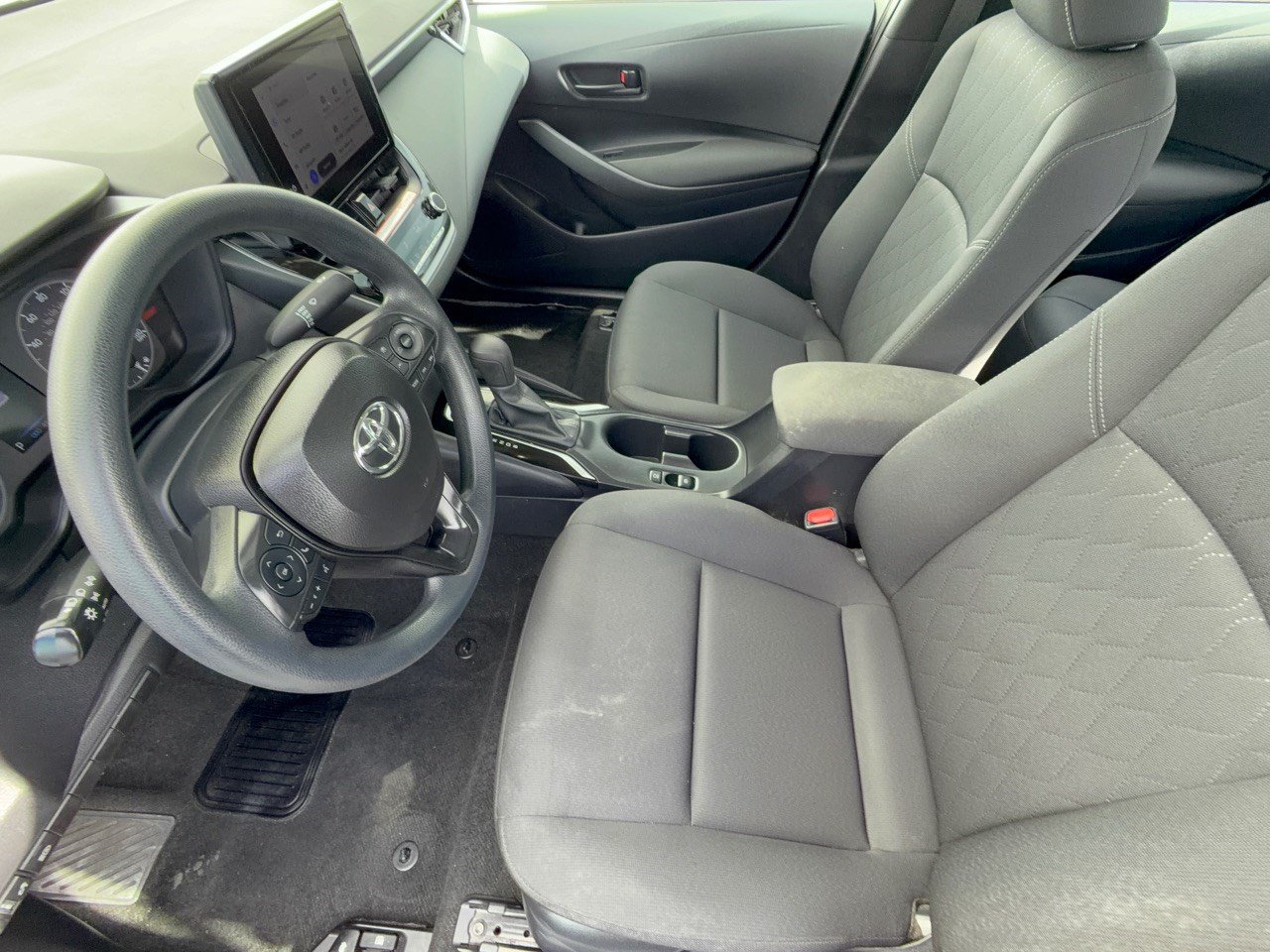 Used 2025 Toyota Corolla LE FWD image 5