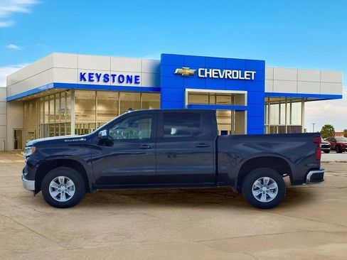 Used 2023 Chevrolet Silverado 1500 LT w/ Protection Package RWD image 4