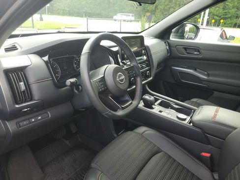 Used 2025 Nissan Pathfinder Rock Creek AWD/4WD image 13