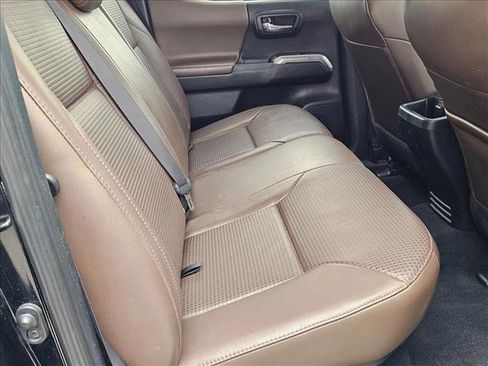 Used 2017 Toyota Tacoma Limited w/ Tow Package image 18