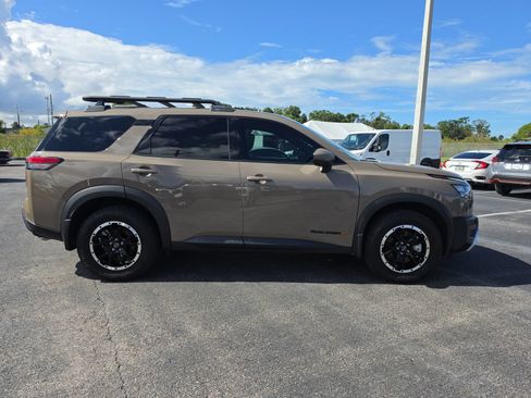 Used 2025 Nissan Pathfinder Rock Creek AWD/4WD image 3