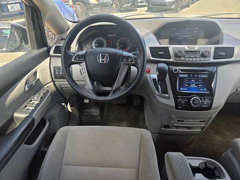Used 2016 Honda Odyssey SE image 2