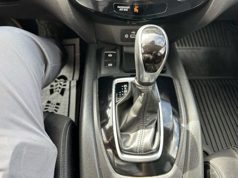 Used 2019 Nissan Rogue SV w/ Premium Package AWD/4WD image 23