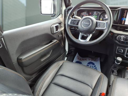 Used 2024 Jeep Wrangler Unlimited Sahara w/ Technology Group AWD/4WD image 20