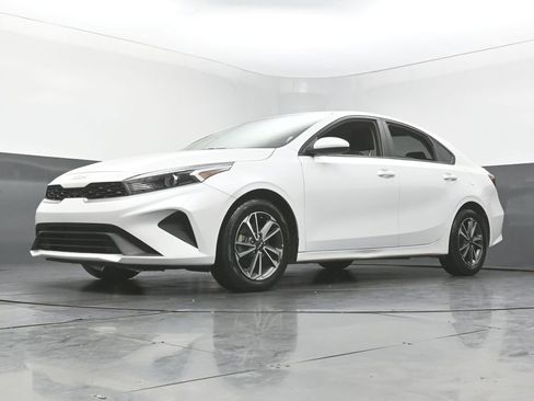Used 2022 Kia Forte LXS image 48