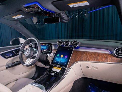 Used 2026 Mercedes-Benz GLC 300 image 4