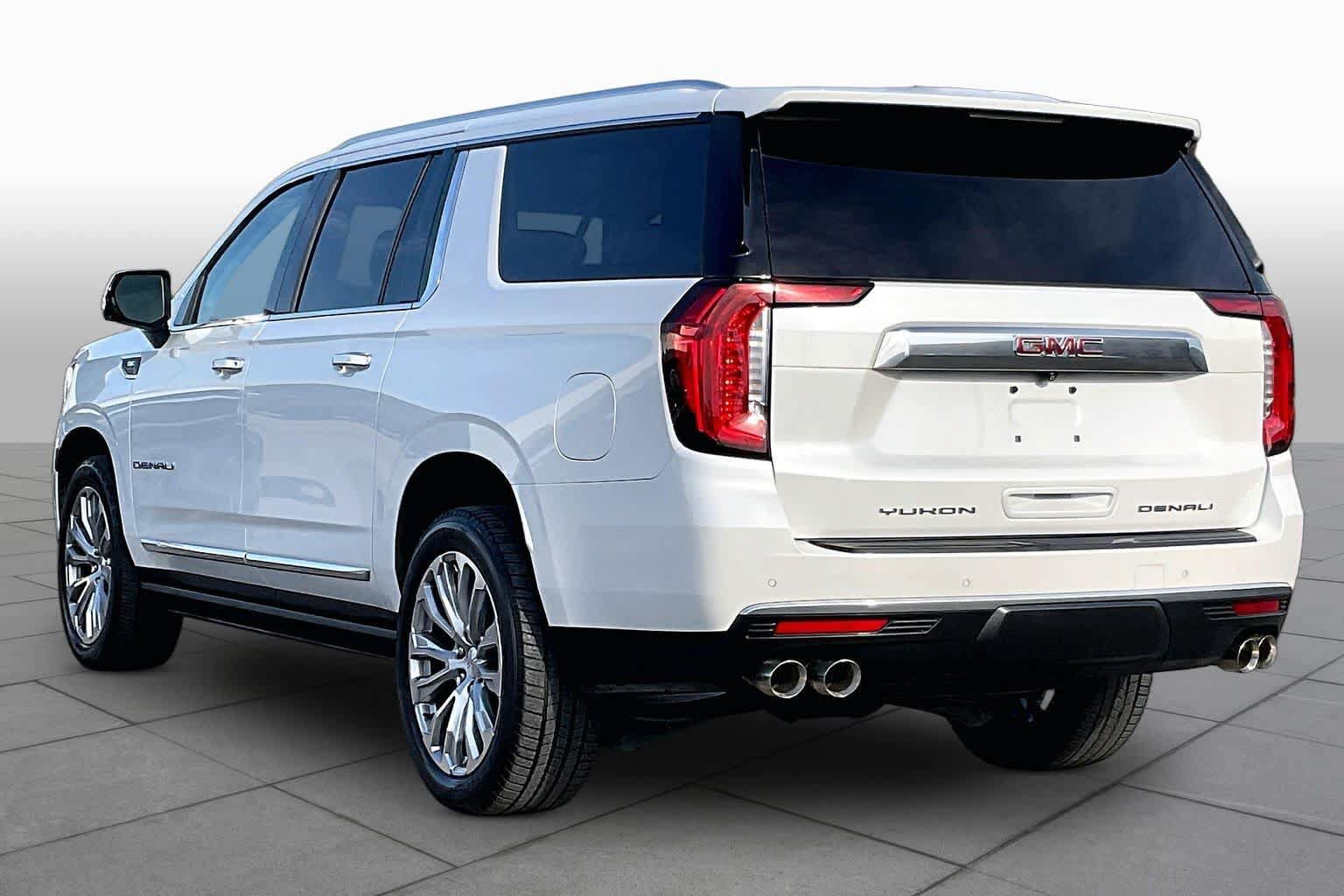 Used 2022 GMC Yukon XL Denali RWD image 12