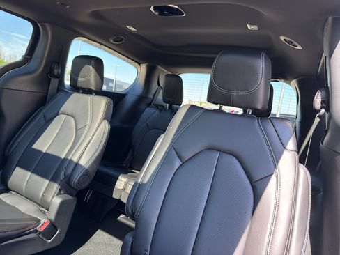 New 2027 Chrysler Pacifica Select AWD/4WD image 33