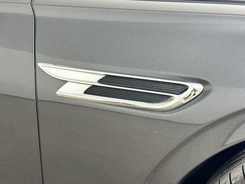 Used 2022 Bentley Flying Spur V8 AWD/4WD image 9