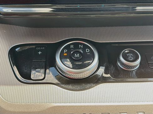 Used 2025 Ford Expedition Active RWD image 17