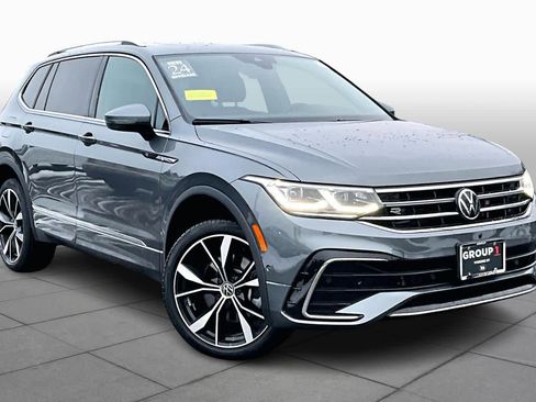 Used 2024 Volkswagen Tiguan SEL R-Line image 2