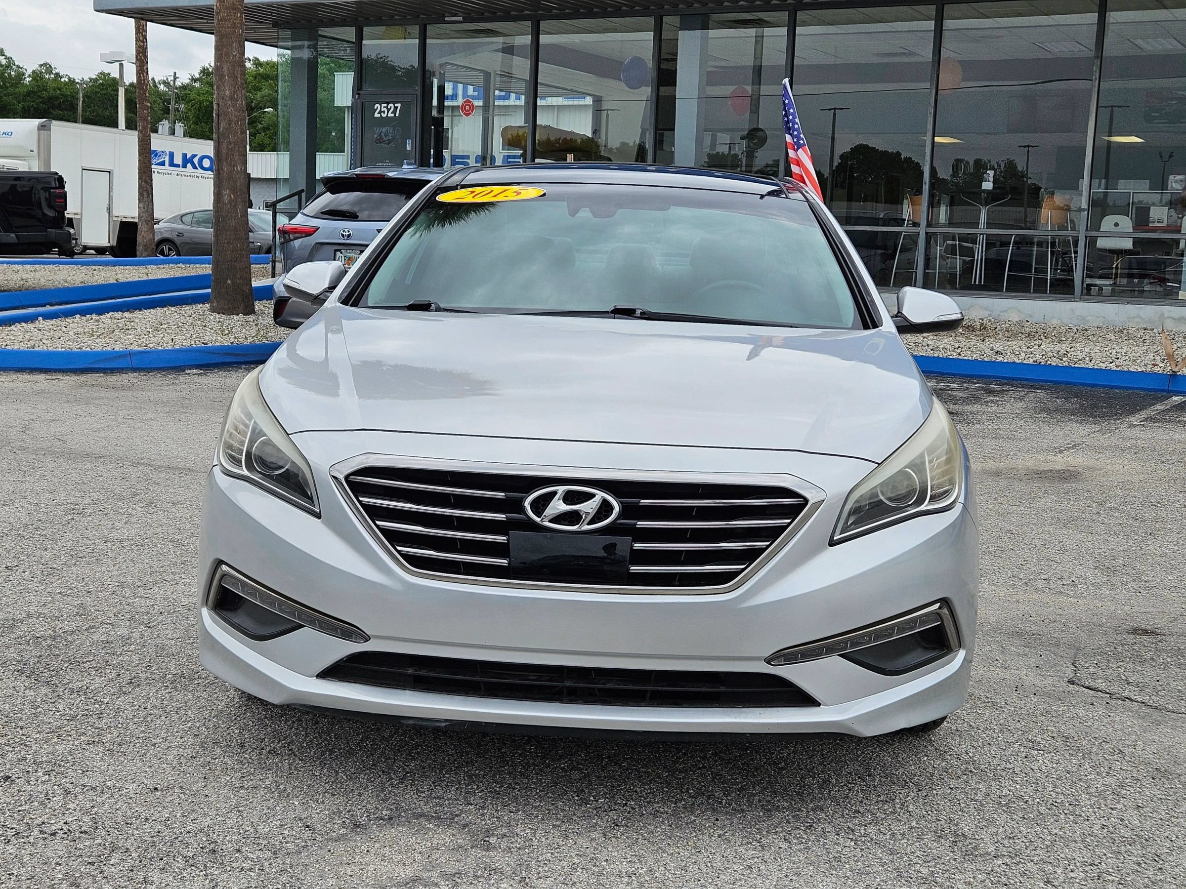 Used 2015 Hyundai Sonata Limited w/ Option Group 06 FWD image 2