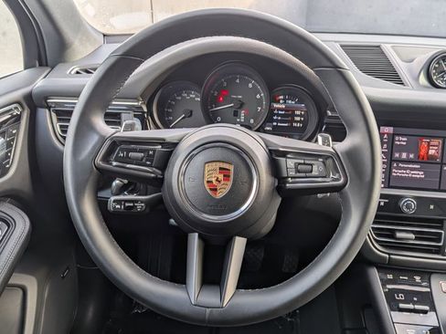 Certified 2025 Porsche Macan image 15