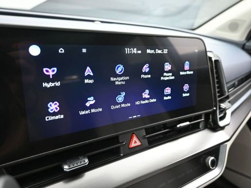 Used 2025 Kia Sportage EX w/ EX Premium Package image 18