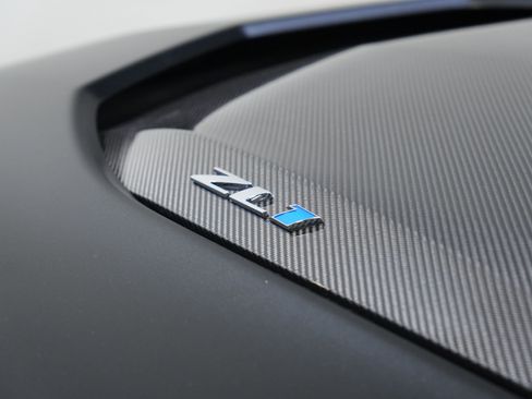 Used 2020 Chevrolet Camaro ZL1 RWD image 23